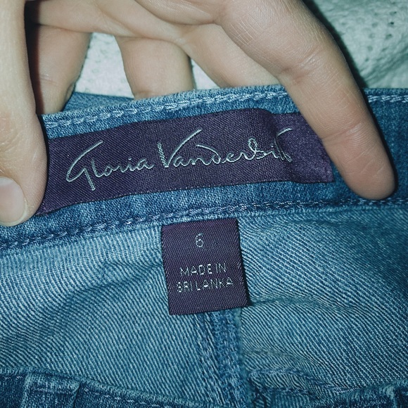 Mom Jeans - Picture 3 of 3